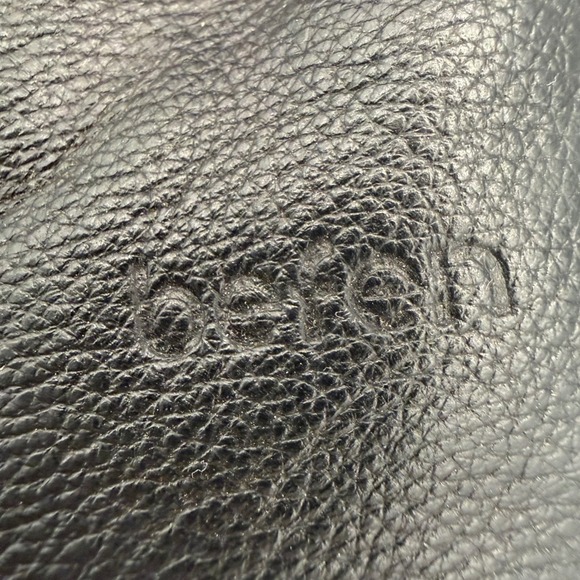 Beren Black Leather Phone Crossbody Bag Adjustable Strap Zip Pocket - Picture 2 of 4